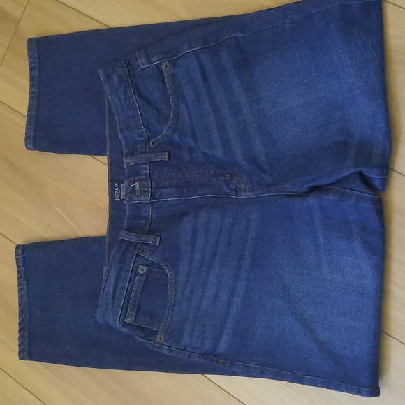 NWT J.Crew Essential Straight Jeans - Picture 3 of 3